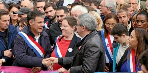 Toujours    la     gauche !