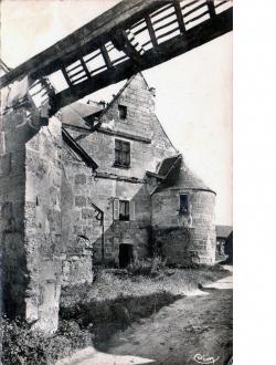 LES REMPARTS DE BUS-SAINT-REMY (Eure)