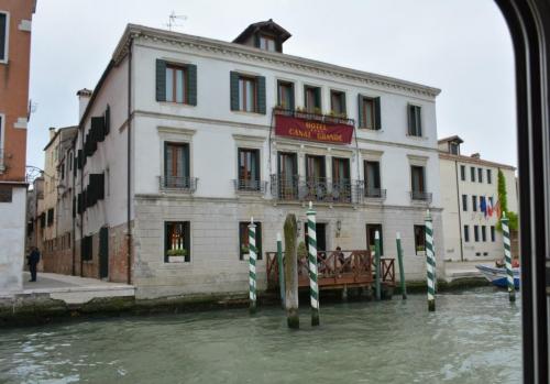Traversée sur le Grand Canal à Venise