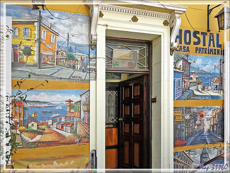 20/03/2022 suite : rues en pente, graffiti, architecture, fils électriques ....  - Valparaiso - Chili