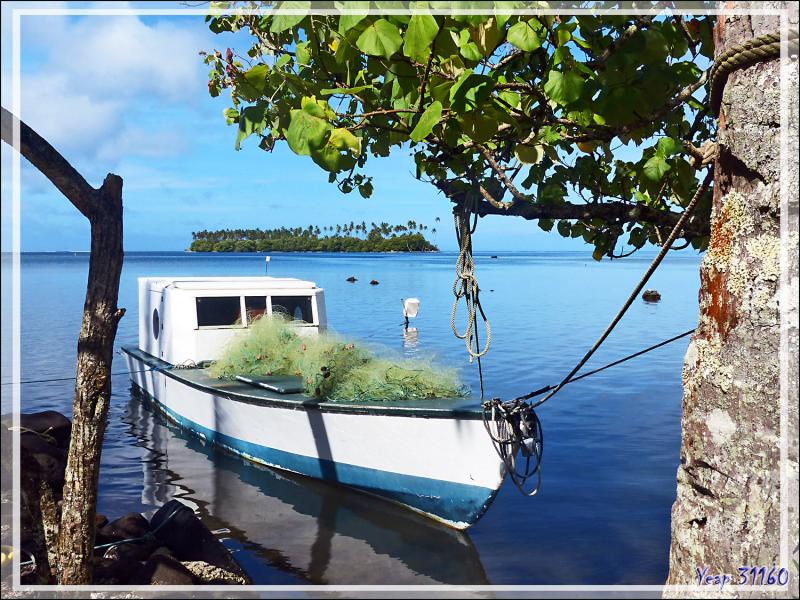 Barque de pêcheur et le motu Noa Noa - Raiatea - Polynésie française