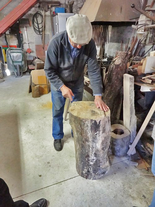 Dans l'atelier de Jean Glace, tourneur sur bois à Laignes...