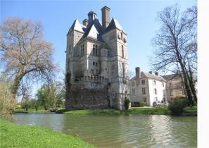 LES REMPARTS D'AUBRY-EN-EXMES (Orne)