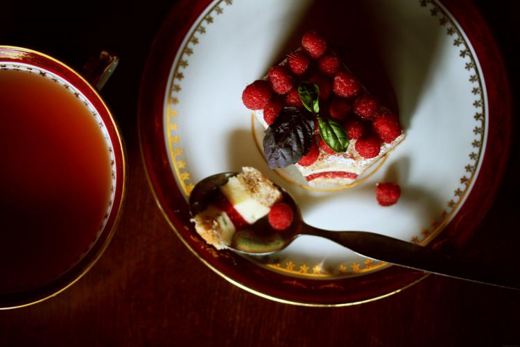 Entremets acidulé ~ citron vert, basilic et framboise