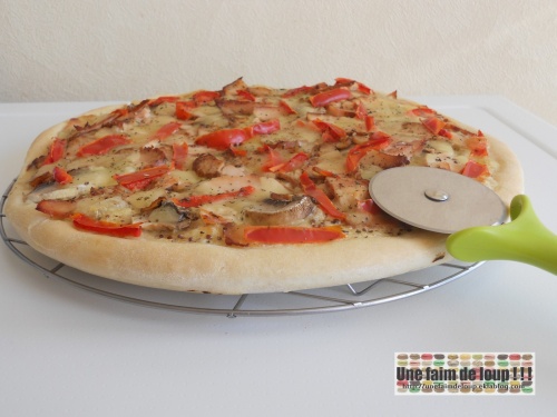 Pizza blanche : poulet / moutarde / champignons / poivron /mozzarella
