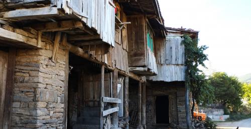 La route entre UŞAK et KUTHAYA