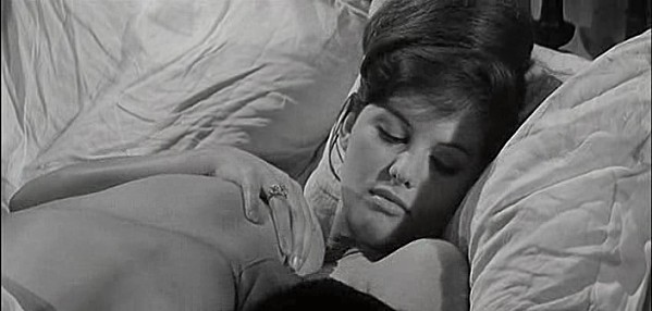 LES LIONS SONT LACHES -CLAUDIA CARDINALE