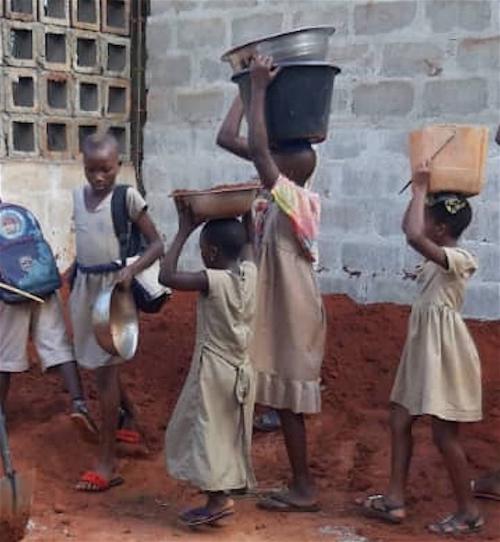 Travaux d'enfants a Noepe