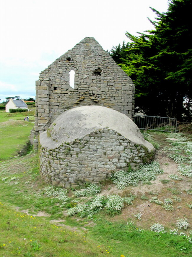 crypte de la chapelle sainte anne île de batz