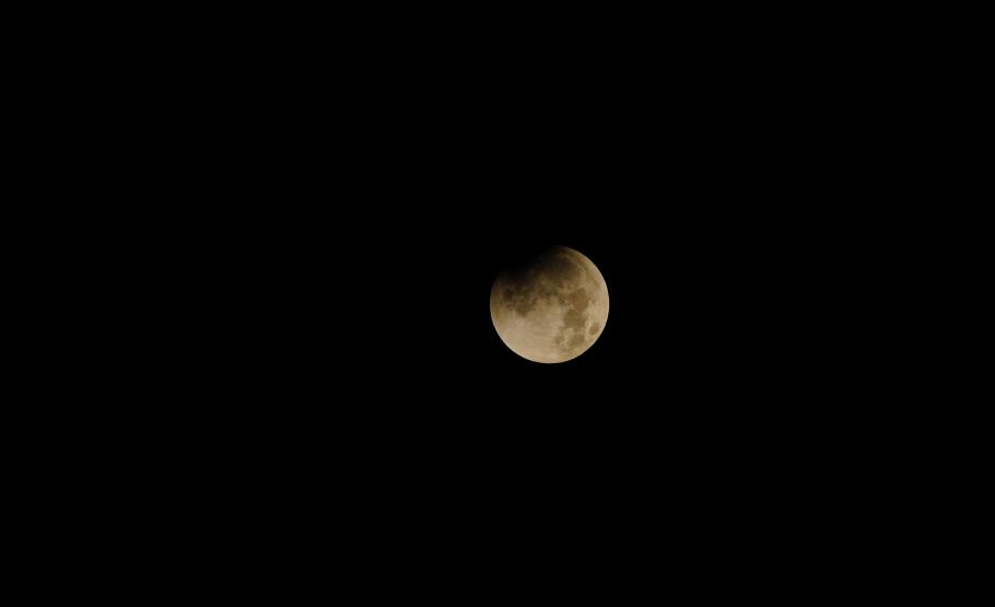 Début d'éclipse