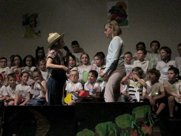 L'école Saint-Bernard a présenté son spectacle musical "J'aime pas les p'tits pois"...
