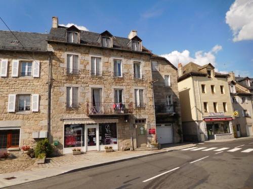 St Alban sur Limagne / Aumont Aubrac  14km