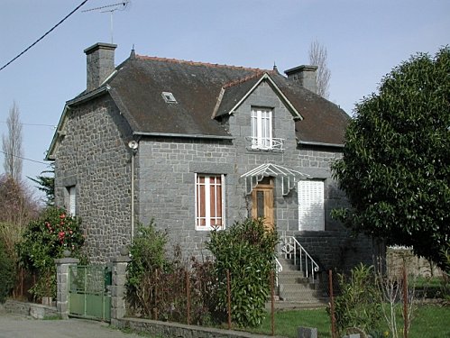 MAISON-12-RUE-LAENNEC-LE-ROCHER-TIZON.jpg