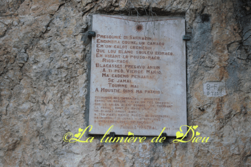 Moustiers Sainte Marie : La chapelle Notre-Dame de Beauvoir