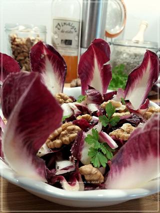 SALADE DE CHICON AUX NOIX
