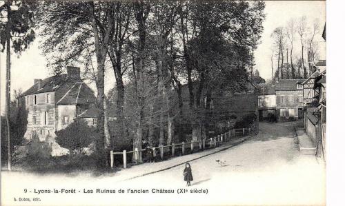 LES REMPARTS DE LYONS-LA-FORÊT (Eure)