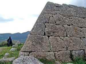 Les innombrables et mystérieuses pyramides à travers le monde… !