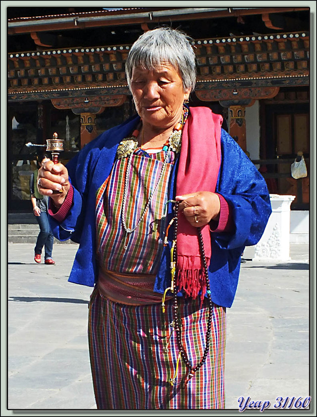 Blog de images-du-pays-des-ours : Images du Pays des Ours (et d'ailleurs ...), Portraits - National Memorial Chorten - Thimphu - Bhoutan
