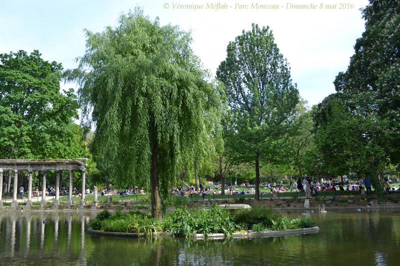 Parc Monceau : La Naumachie et la colonnade