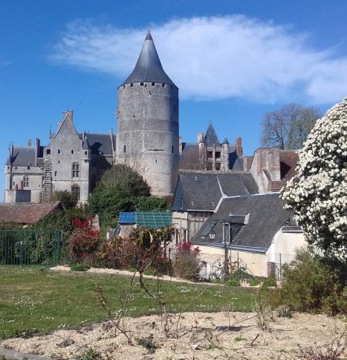 CHATEAUDUN - le château 1/2