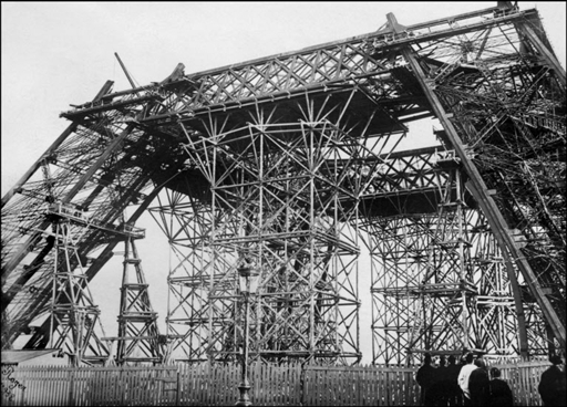 TOUR EIFFEL-CONSTRUCTION