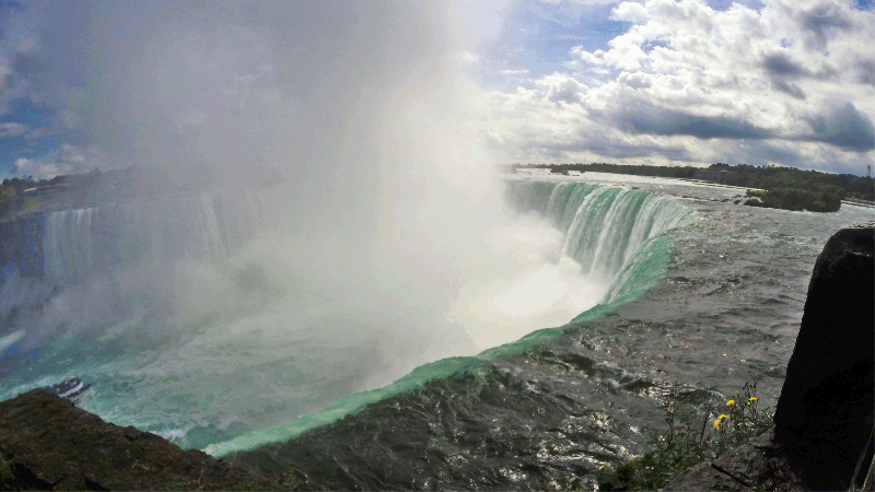 La chute du Fer à Cheval vu de Table Rock Center - Niagara Falls - Ontario - Canada