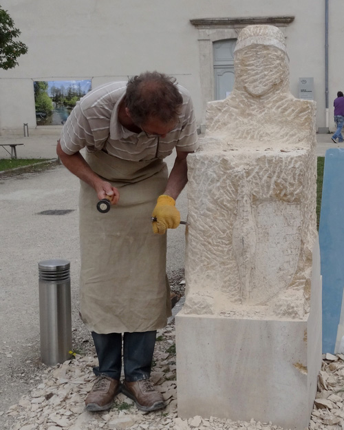 Eric de Laclos redonne vie à deux statues anciennes de l'époque de la "Dame de Vix"...