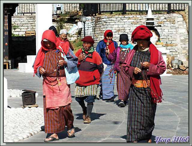 Blog de images-du-pays-des-ours : Images du Pays des Ours (et d'ailleurs ...), Portraits - National Memorial Chorten - Thimphu - Bhoutan
