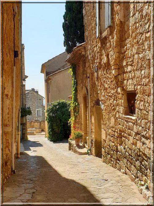 1011 - Le Barroux dans le Vaucluse (84)