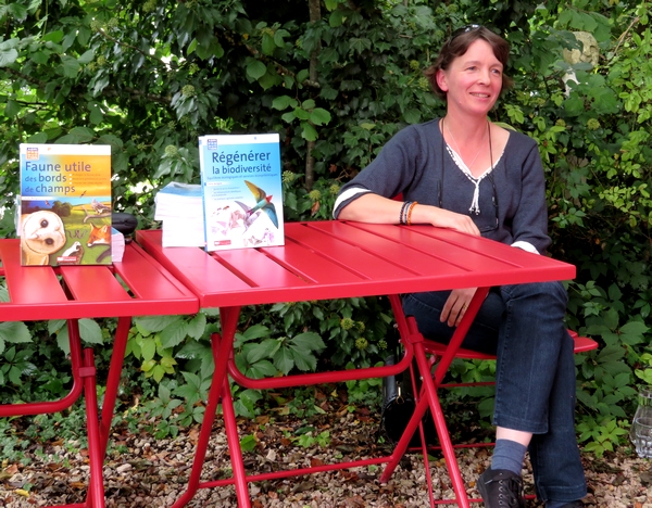"Régénérer la biodiversité", un entretien avec Cécile Waligora, à la Galerie des Z'uns Possible à Chamesson
