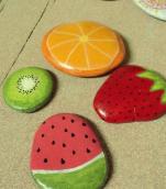 Rocks painted to look like pieces of fruit! So cute -- and easy too!