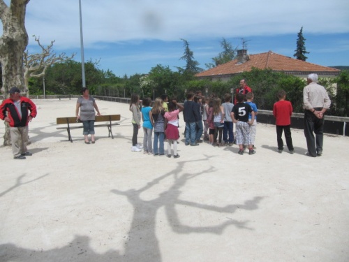 INICIATION DU SPORT BOULE AU CLASSE DE CM2 - CE 1