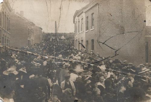 Funérailles du Père - vers le cimetière (photo FaceBook Pierre Dock, archive Soeur Jeanne, Waremme)