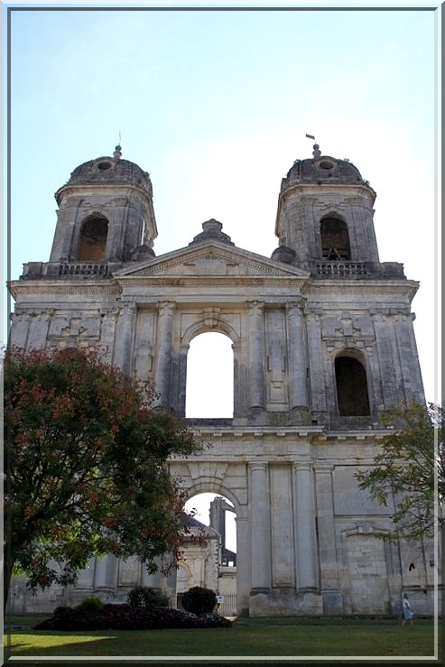 990 - Saint Jean d’Angély en Charente-Maritime (17) !