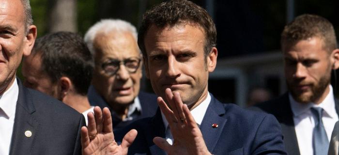   Emmanuel Macron va jouer les prolongations en Algérie *** Que va nous réserver ce changement de programme ?