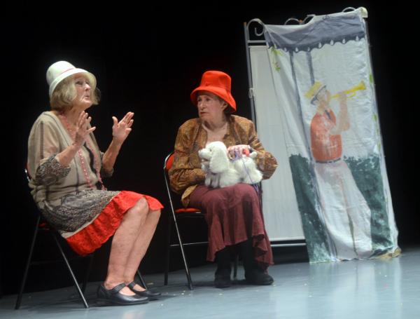 Représentation de "La Joyeuse Troupe" au Totem