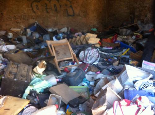 Mas de Paris plein de déchets - Puyloubier