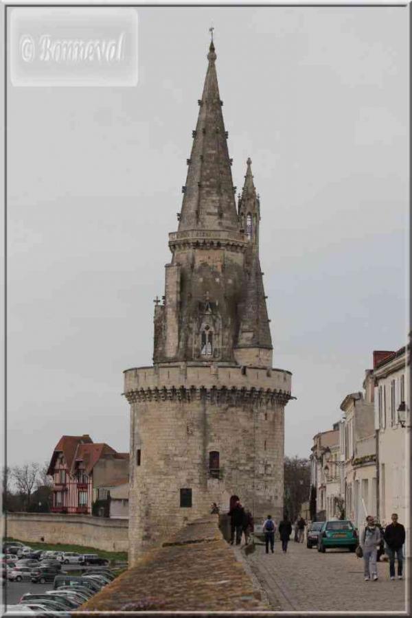 La Rochelle rue sur les Murs vers la Tour de la Lanterne