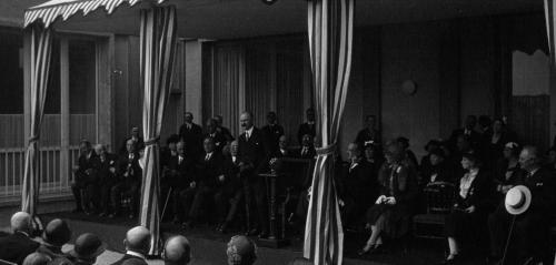 Infirmières parisiennes  1900-1950. 1932 Inauguration de l'école des infirmières par M. Lebrun discours de M. Lebrun