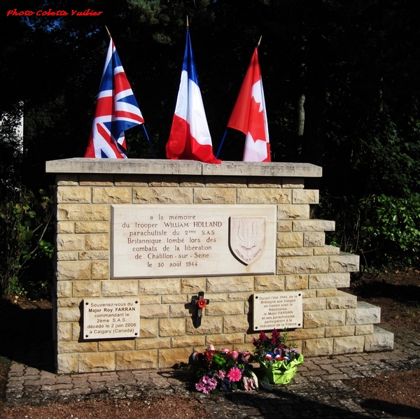 La cérémonie pour fêter l'anniversaire de  la libération de Châtillon sur Seine, vue par René Drappier