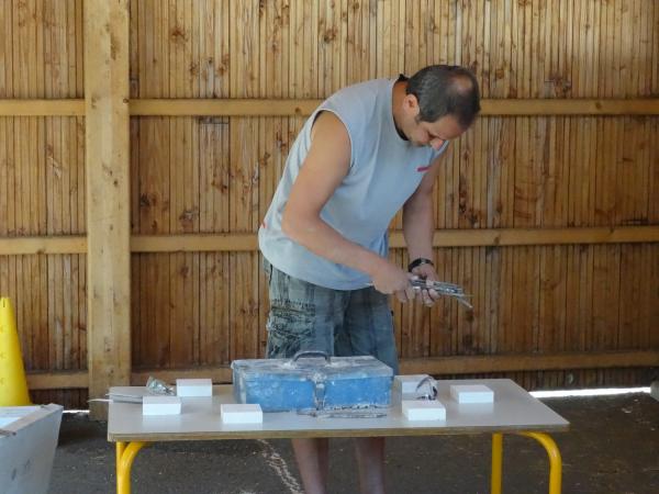 Les élèves de la Moyenne Section et de la Grande section de la Maternelle Cailletet se sont initiés à la sculpture avec Arno Mercier