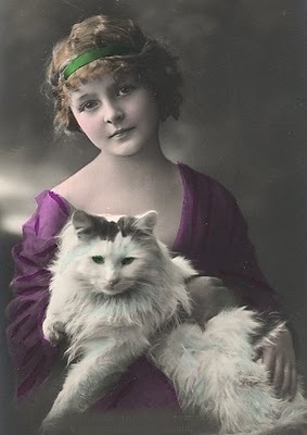 1910bigcat_lady