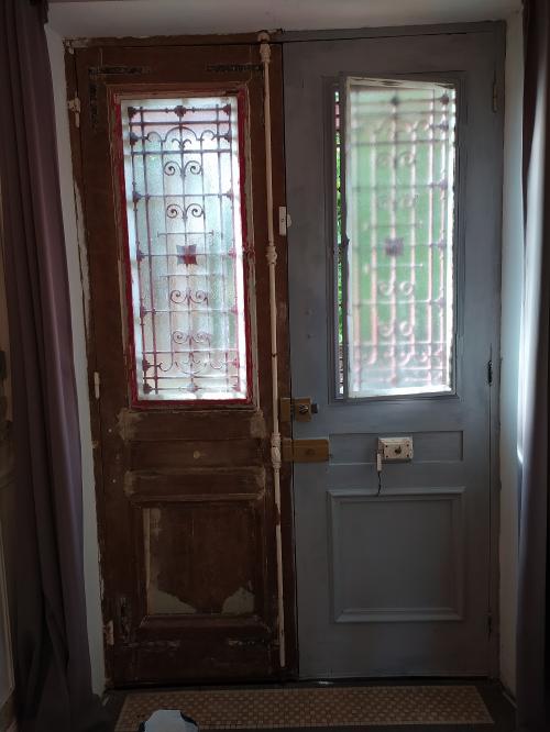 La porte d'entrée.
