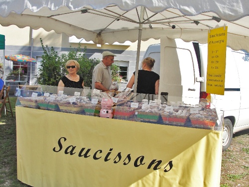 Le vide-grenier de la maison de La Charme à Châtillon sur Seine...