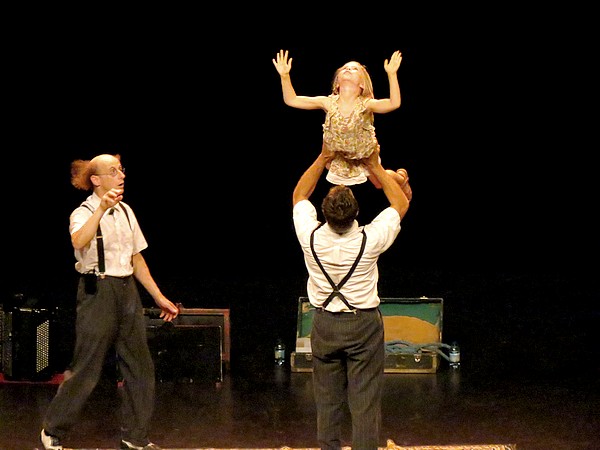 Les frères Panini, un désopilant spectacle offert au public lors du lancement de la Saison Théâtrale....