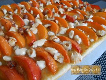 Tarte fine à l'abricot miel et pépites de nougat 