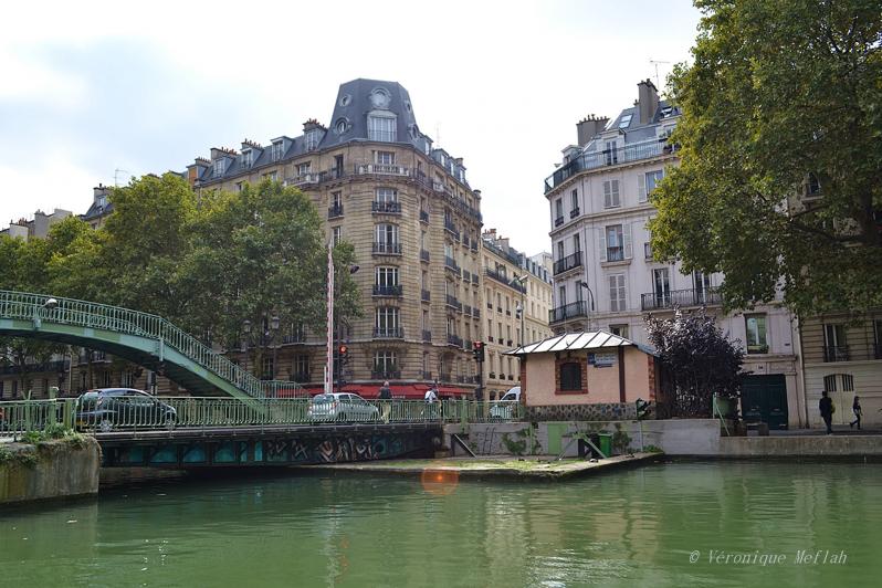 Canal Saint-Martin : L'écluse et le Pont Tournant de la Grange aux Belles