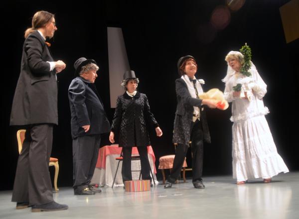 Représentation de "La Joyeuse Troupe" au Totem