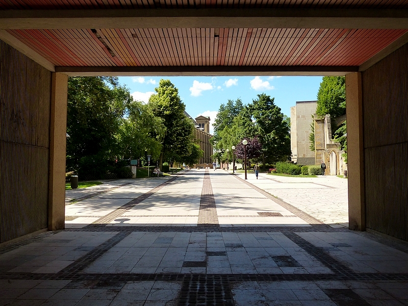 Metz / Les jardins autour du Conseil Régional de Lorraine...