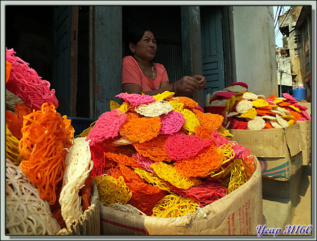 Blog de images-du-pays-des-ours : Images du Pays des Ours (et d'ailleurs ...), Dans les rues de Tansen (Palpa): apparemment ça se mangerait... - Népal